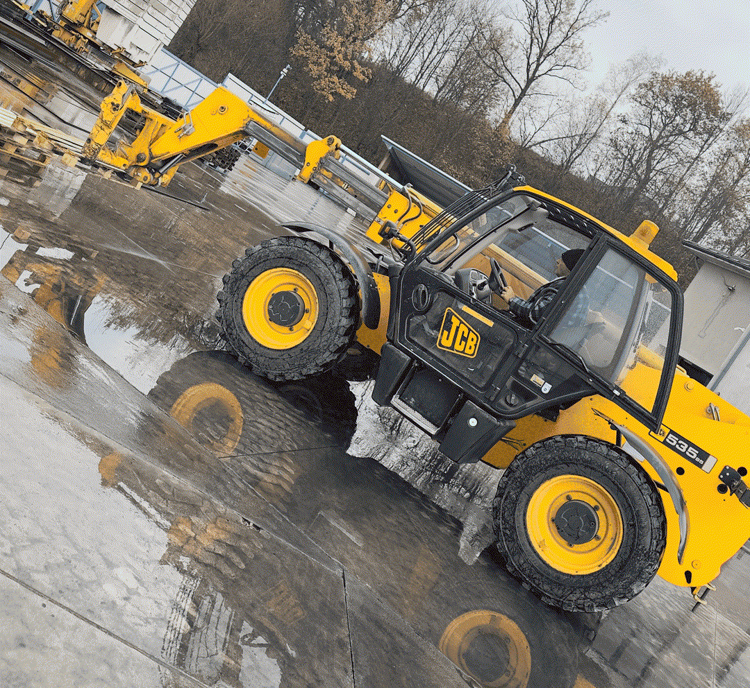 Wózek teleskopowy JCB podczas szkolenia operatorów